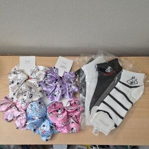 Snoopy Socks And Silky Scrunchie Set